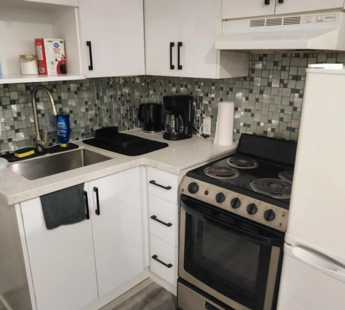 Private Balcony Studio Apartment For 5 People At Queen Street Downtown Toronto