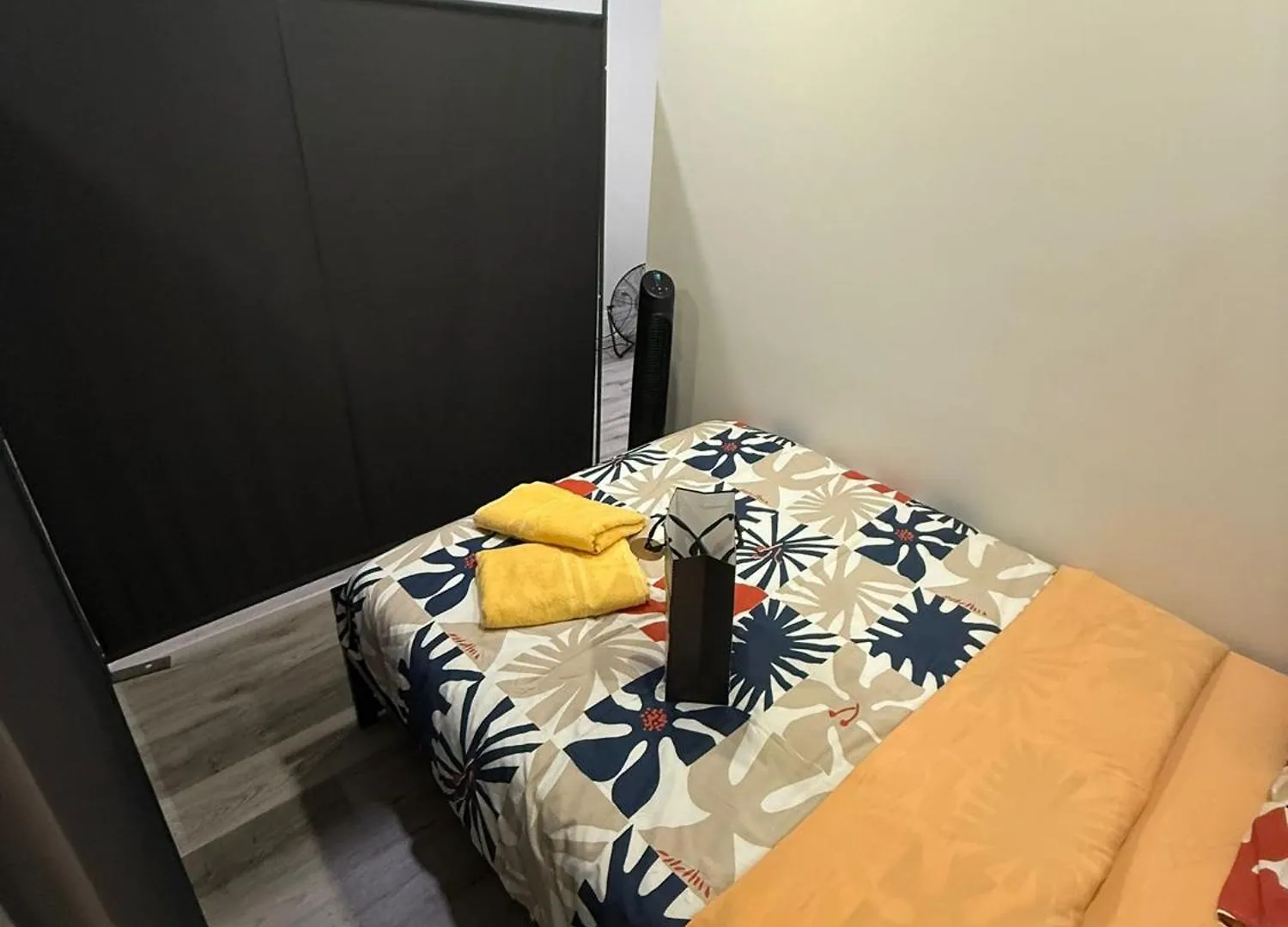Private Balcony Studio Apartment For 5 People At Queen Street Downtown Toronto Canada