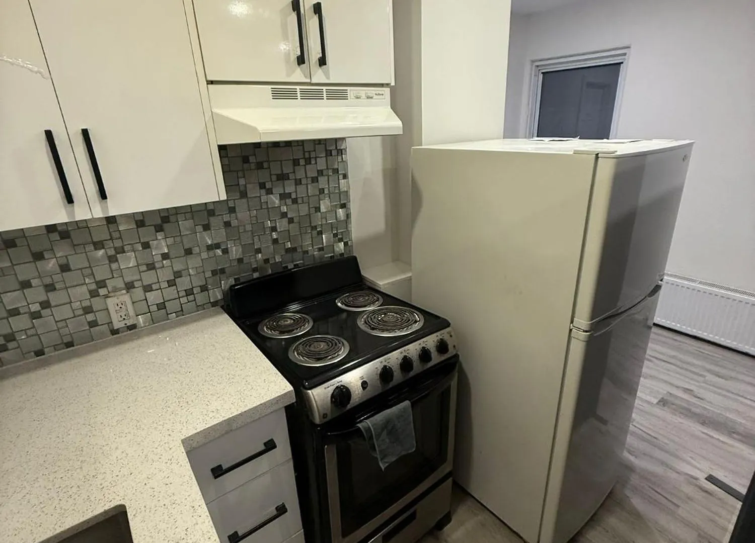 Private Balcony Studio Apartment For 5 People At Queen Street Downtown Toronto