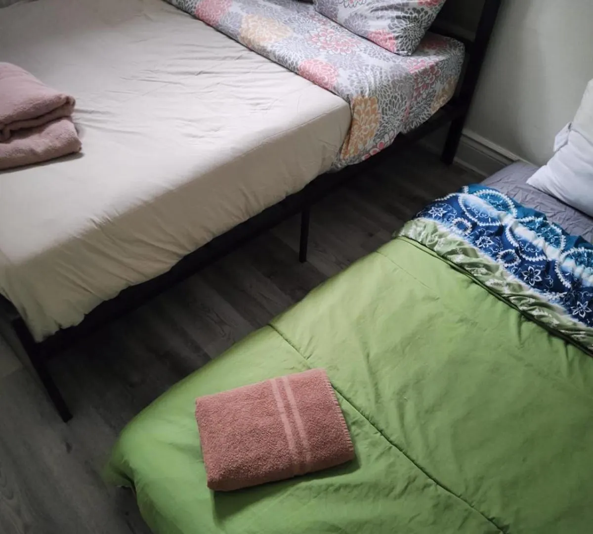 Private Balcony Studio Apartment For 5 People At Queen Street Downtown Toronto