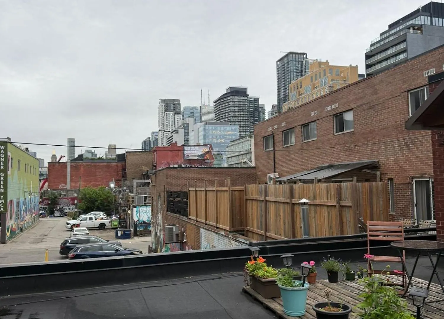 Private Balcony Studio Apartment For 5 People At Queen Street Downtown Toronto